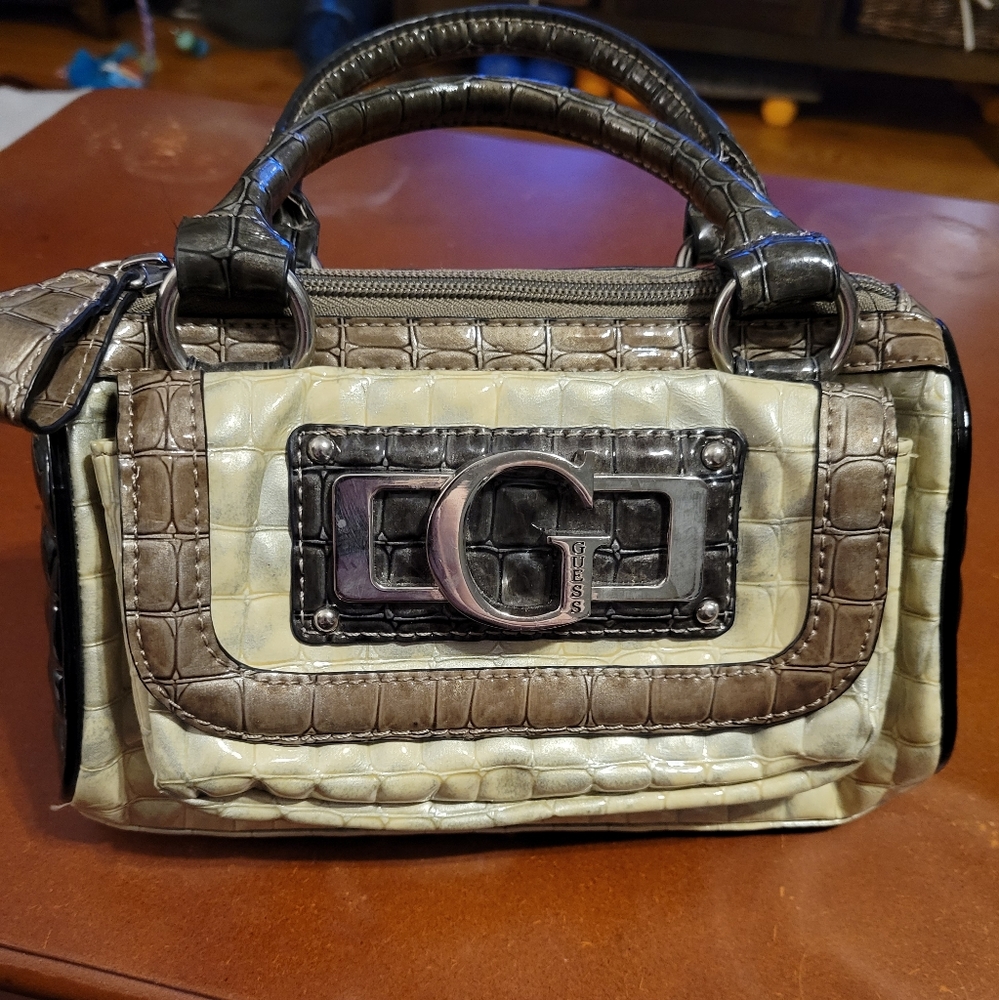 Guess small patent leather purse